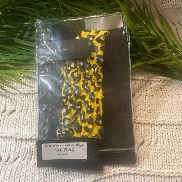 NWT Brand New Versace Leopard Jacquard Logo Crew Socks
Size : Medium - Picture 7 of 10